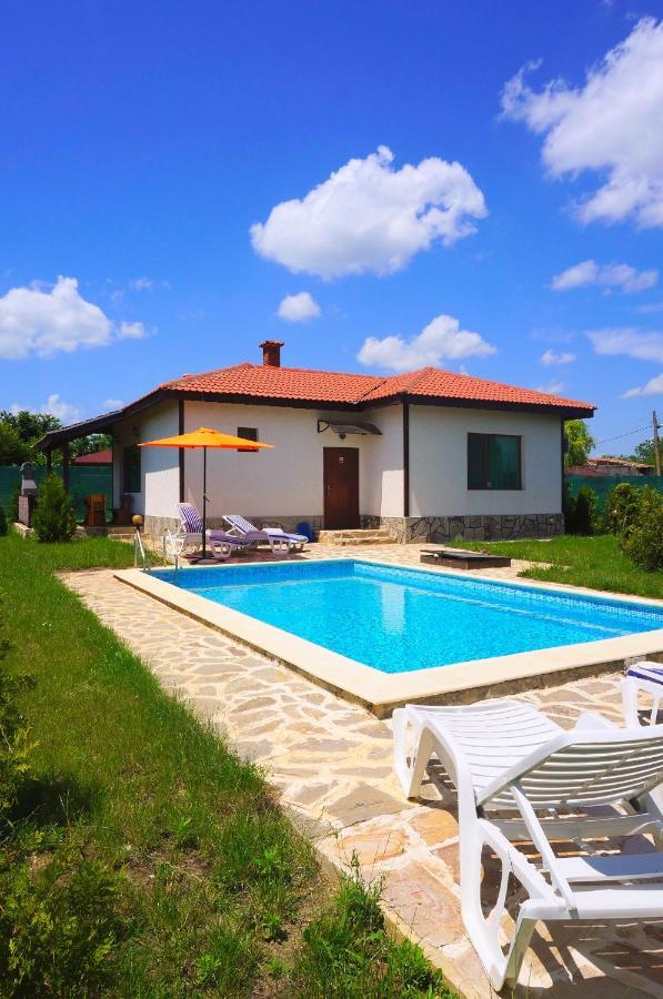 Вила Едем - Villa Edem - Beach Bolata Area บุลกาเรโว ภายนอก รูปภาพ